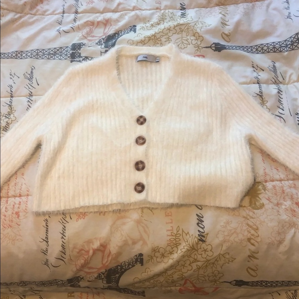Adika sweater